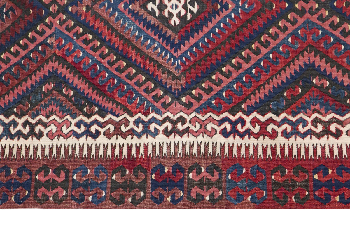 Fethiye Kilim, 180 x 275 cm / 6 x 9 feet