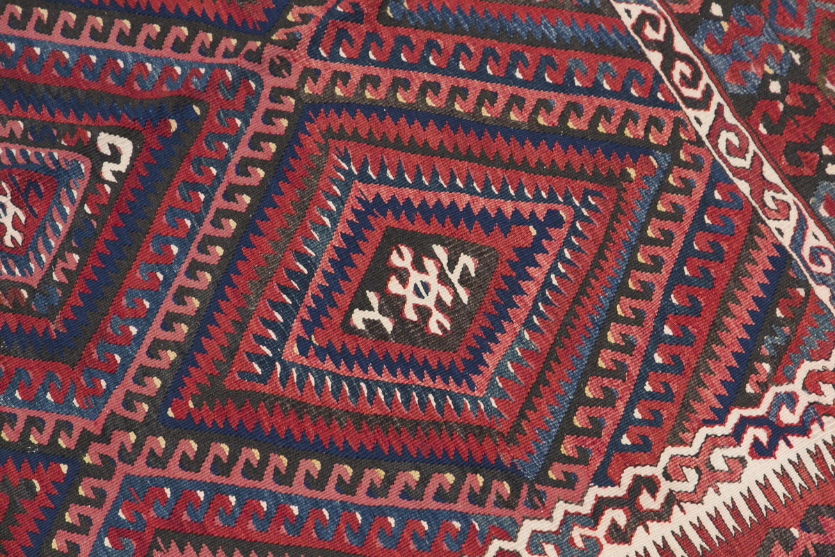 Fethiye Kilim, 180 x 275 cm / 6 x 9 feet