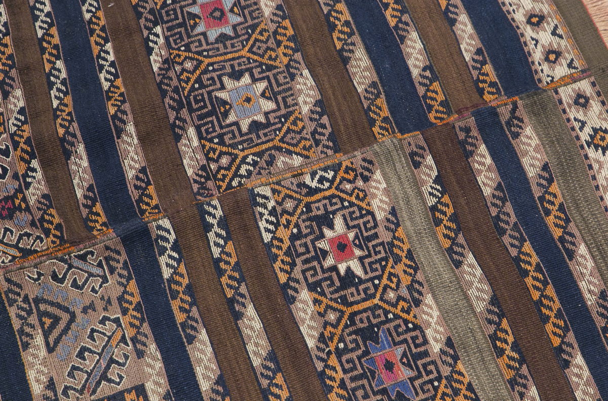 Hakkari Kilim, 150 x 180 cm / 5 x 6 feet