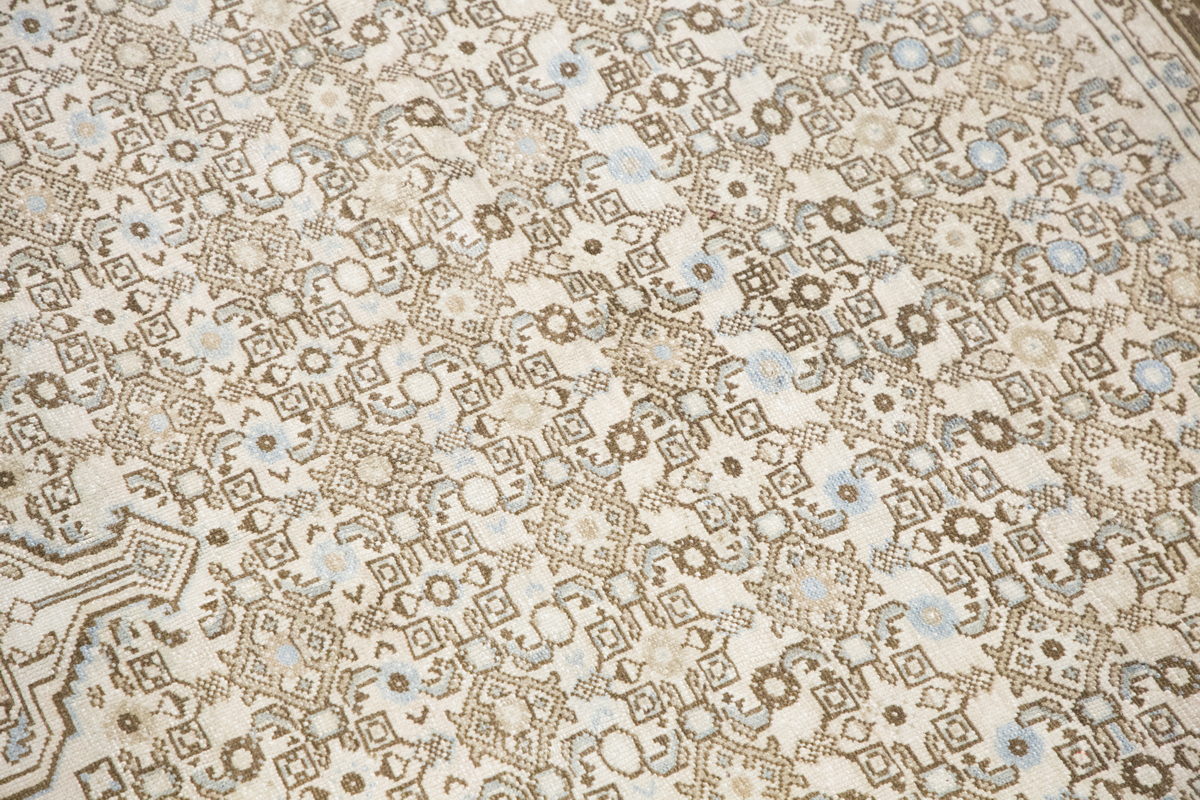 Handwoven Wool Area Rug, 197 x 305 cm / 6'6 x 10 feet