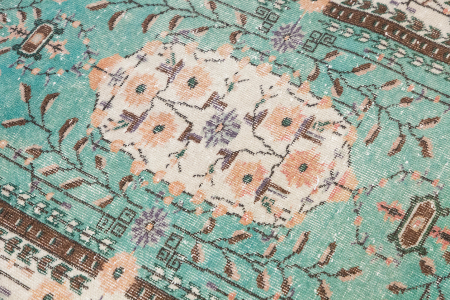 Handwoven Wool Area Rug (3.9 x 6.8 ft)