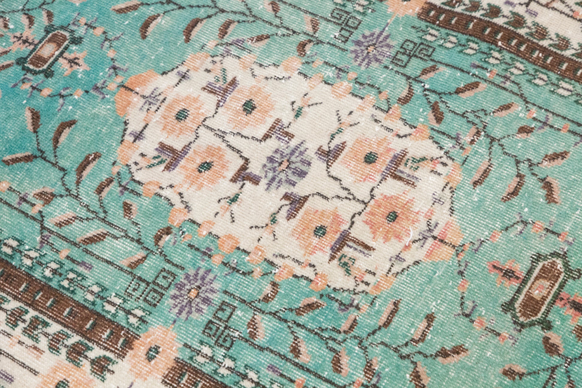 Handwoven Wool Area Rug (3.9 x 6.8 ft)
