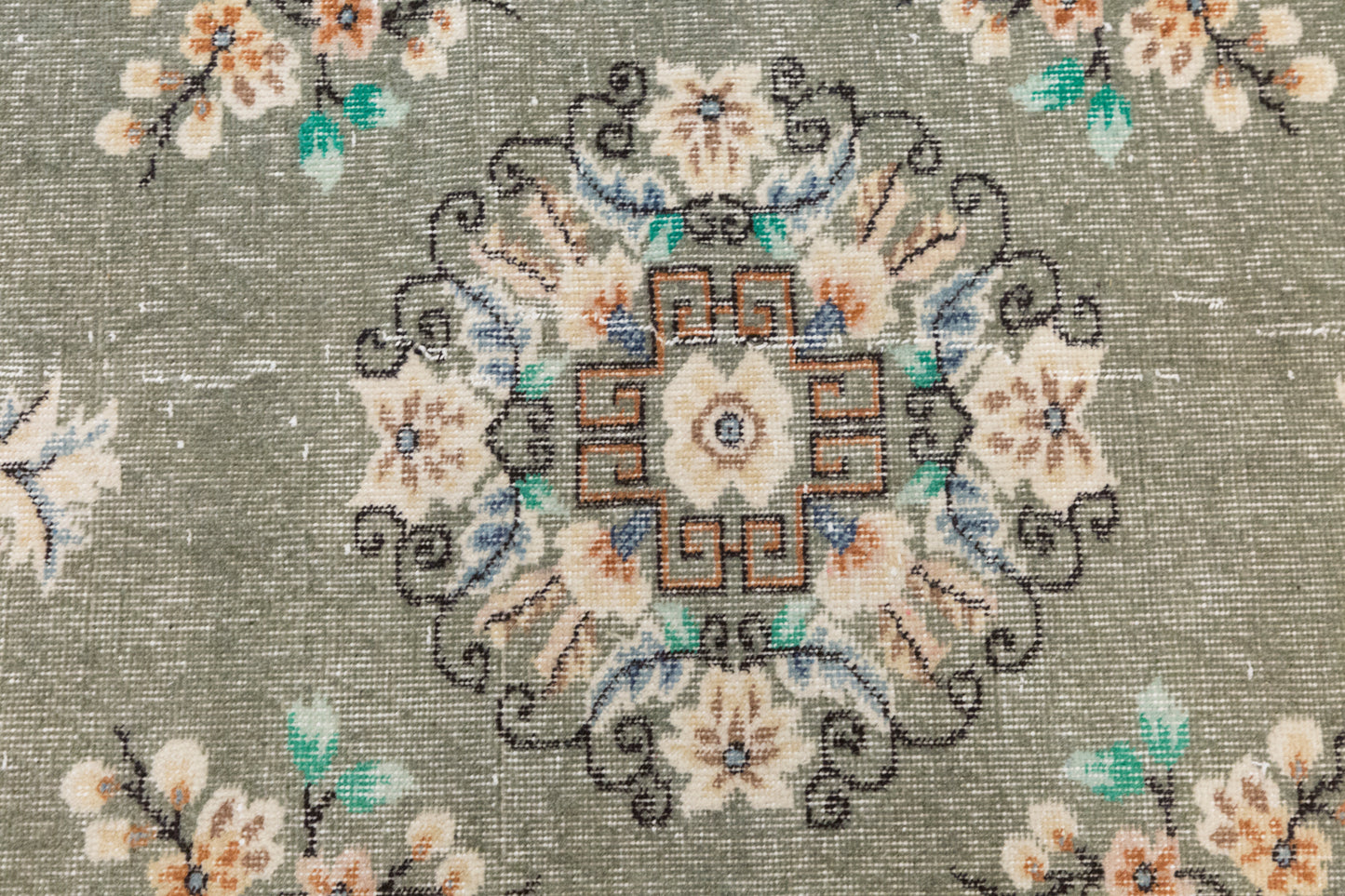 Handwoven Wool Area Rug, 4.1 x 7.5 ft