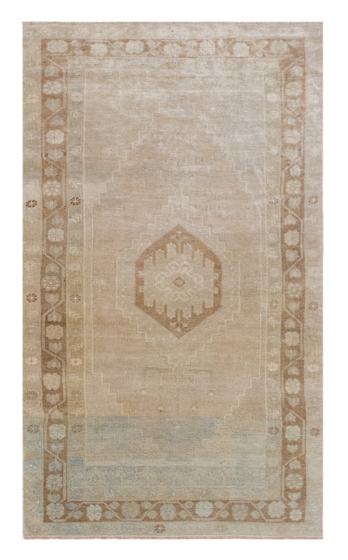 Handwoven Wool Area Rug (4.4 x 8.3 ft) 134 x 252 cm