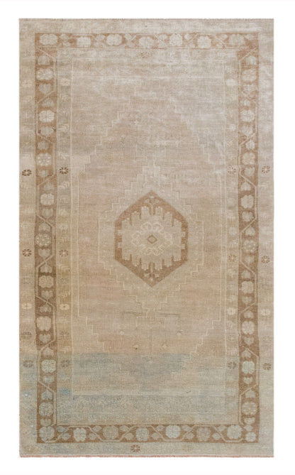 Handwoven Wool Area Rug (4.4 x 8.3 ft) 134 x 252 cm