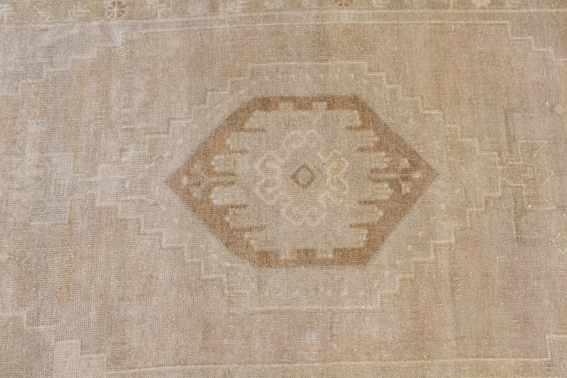 Handwoven Wool Area Rug (4.4 x 8.3 ft) 134 x 252 cm