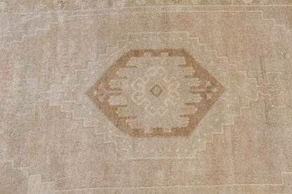 Handwoven Wool Area Rug (4.4 x 8.3 ft) 134 x 252 cm