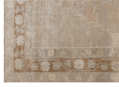 Handwoven Wool Area Rug (4.4 x 8.3 ft) 134 x 252 cm