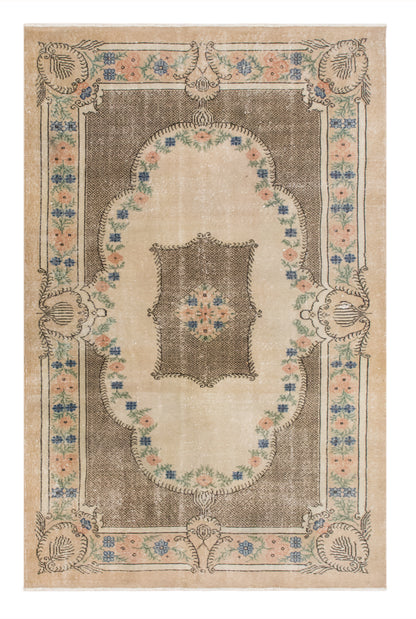 Handwoven Wool Area Rug, 5.6 x 8.9 ft
