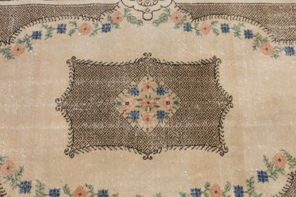 Handwoven Wool Area Rug, 5.6 x 8.9 ft