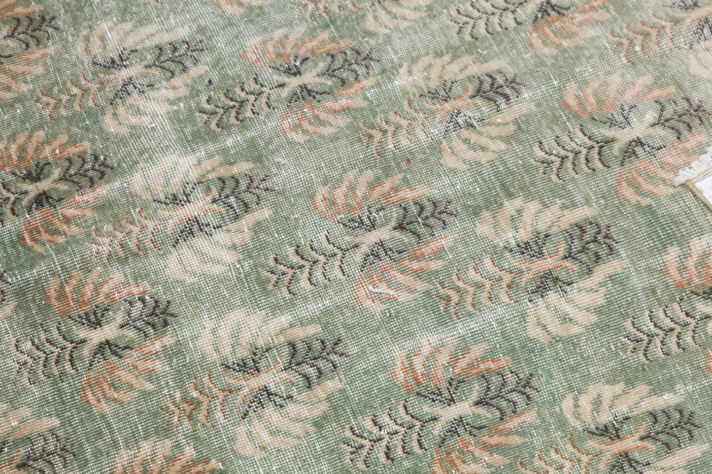 Handwoven Wool Area Rug (6.4 x 10 ft)