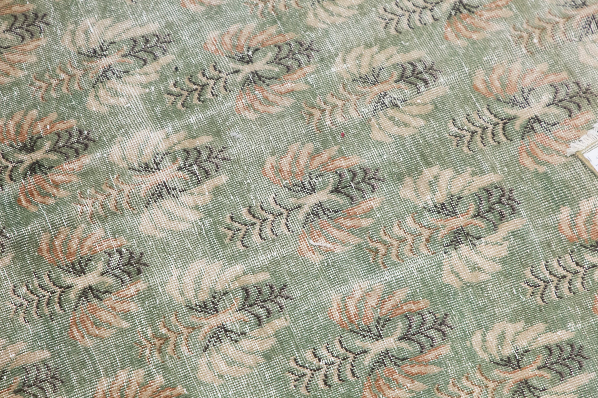 Handwoven Wool Area Rug (6.4 x 10 ft)