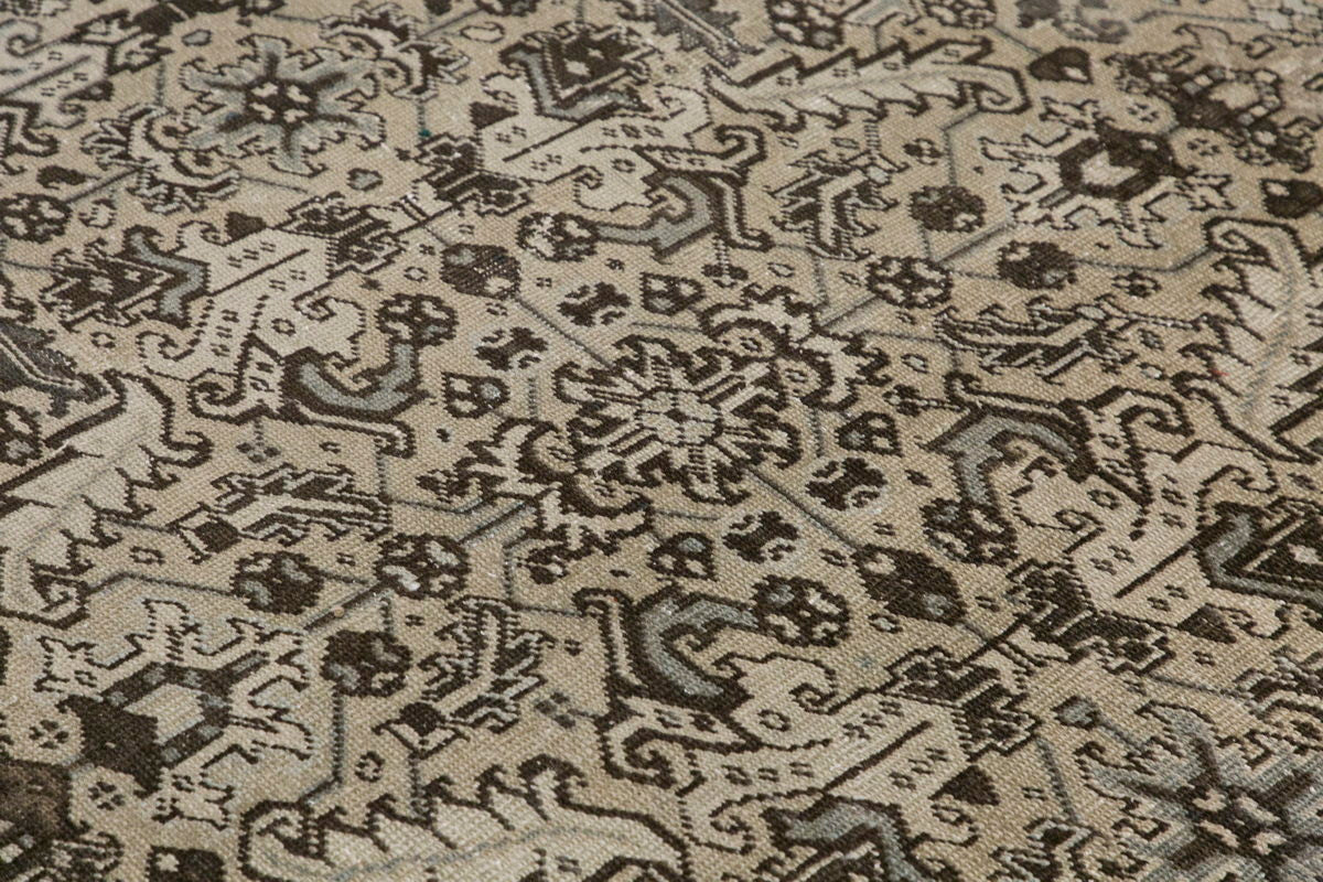 intage Rug,  8'4 x 11'7 feet / 256 x 358 cm