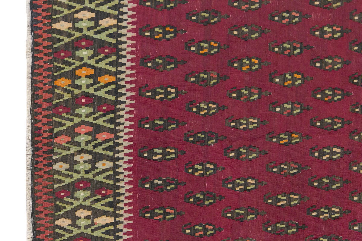 Karabağ Kilim, 145 x 206 cm / 4'9 x 6'9 feet