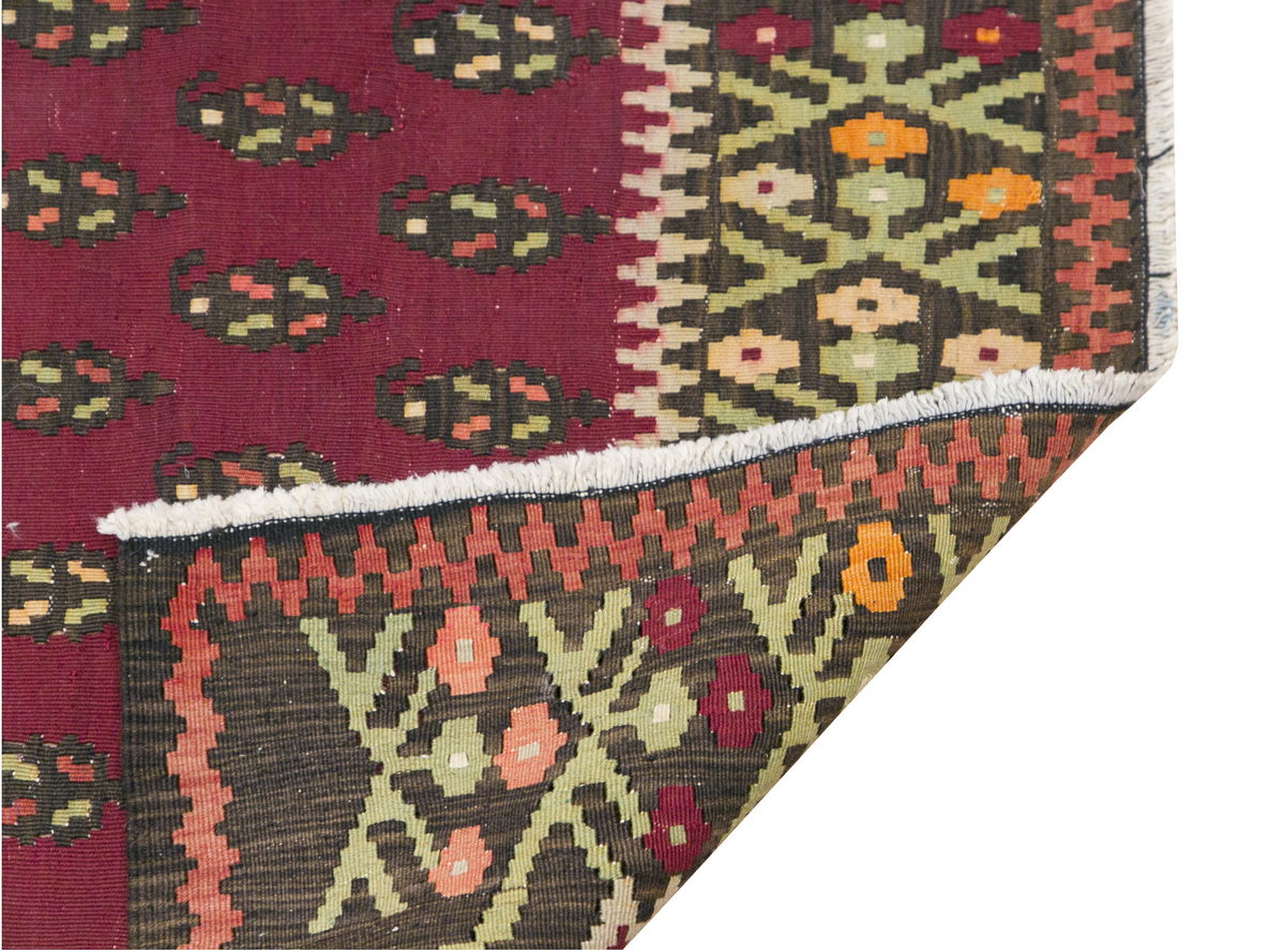 Karabağ Kilim, 145 x 206 cm / 4'9 x 6'9 feet