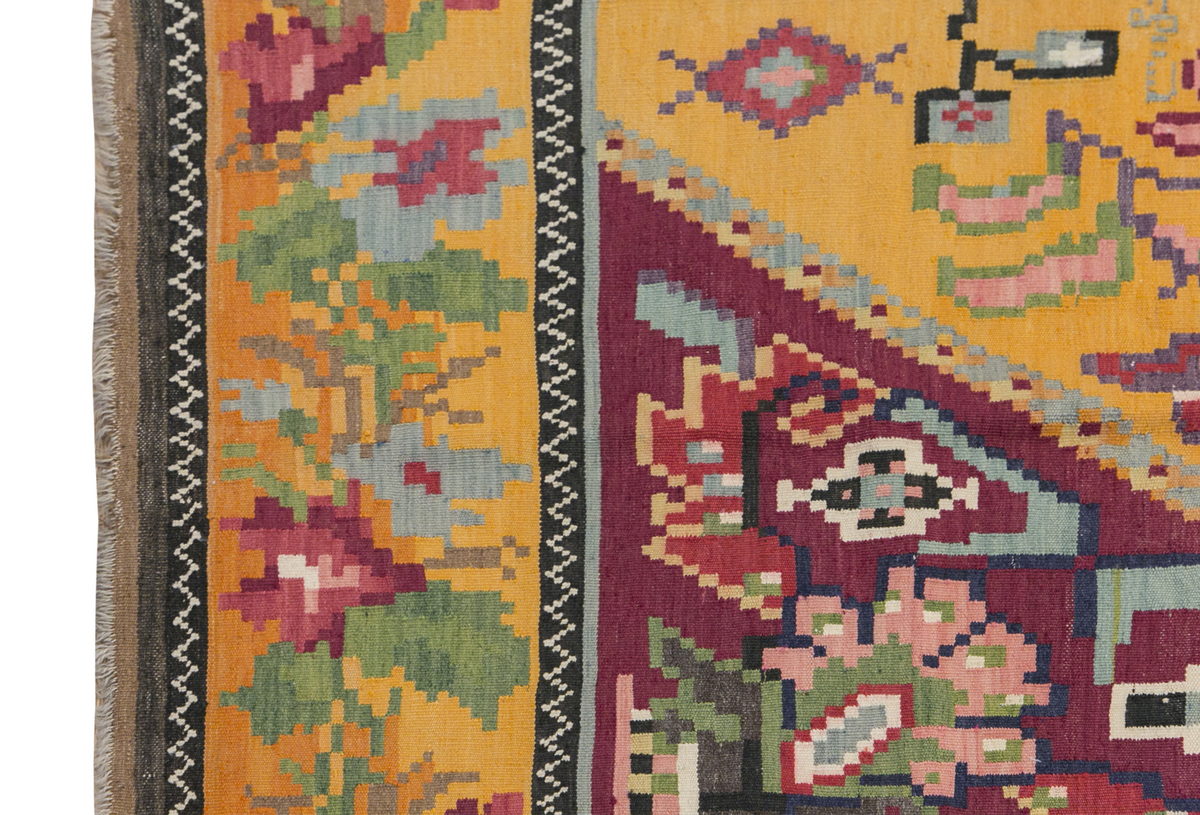 Karabağ Kilim, 145 x 217 cm / 4'9 x 7'1 feet