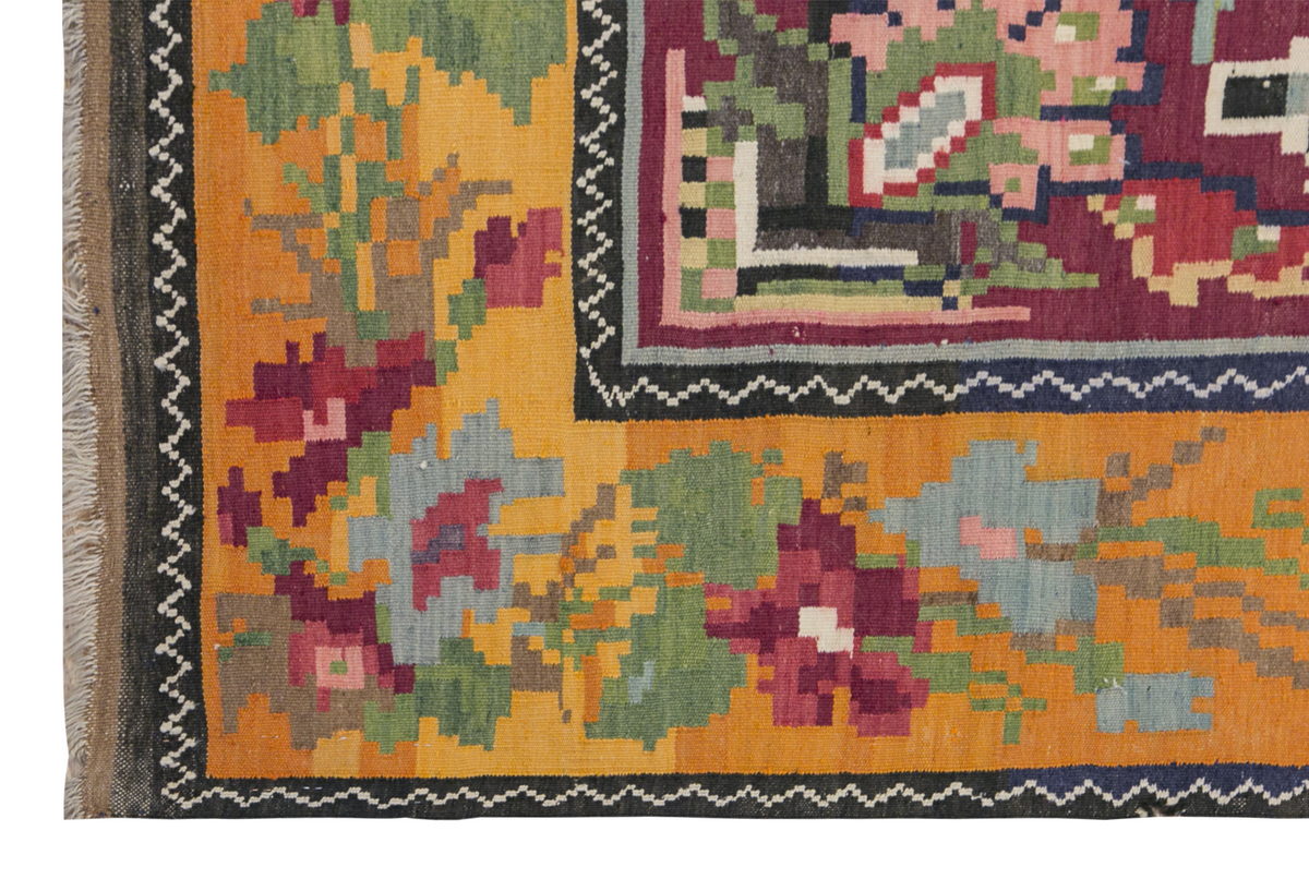 Karabağ Kilim, 145 x 217 cm / 4'9 x 7'1 feet