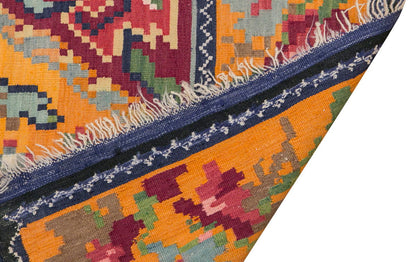 Karabağ Kilim, 145 x 217 cm / 4'9 x 7'1 feet