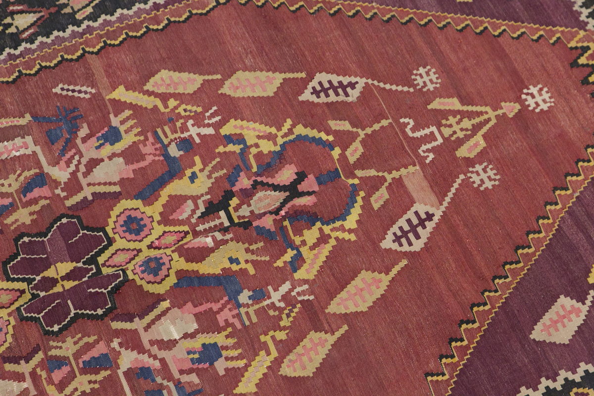 Karabağ Kilim, 60 Years Old, 140 x 260 cm / 4'7 x 8'6 feet