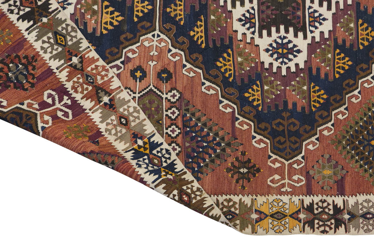 Kayseri Kilim, 173 x 350 cm / 5'8 x 11'6 feet