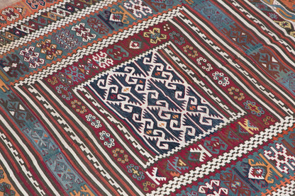 Kilim from Central Turkey, Çorum Area, 167 x 346 cm / 5'6 x 11'4 feet