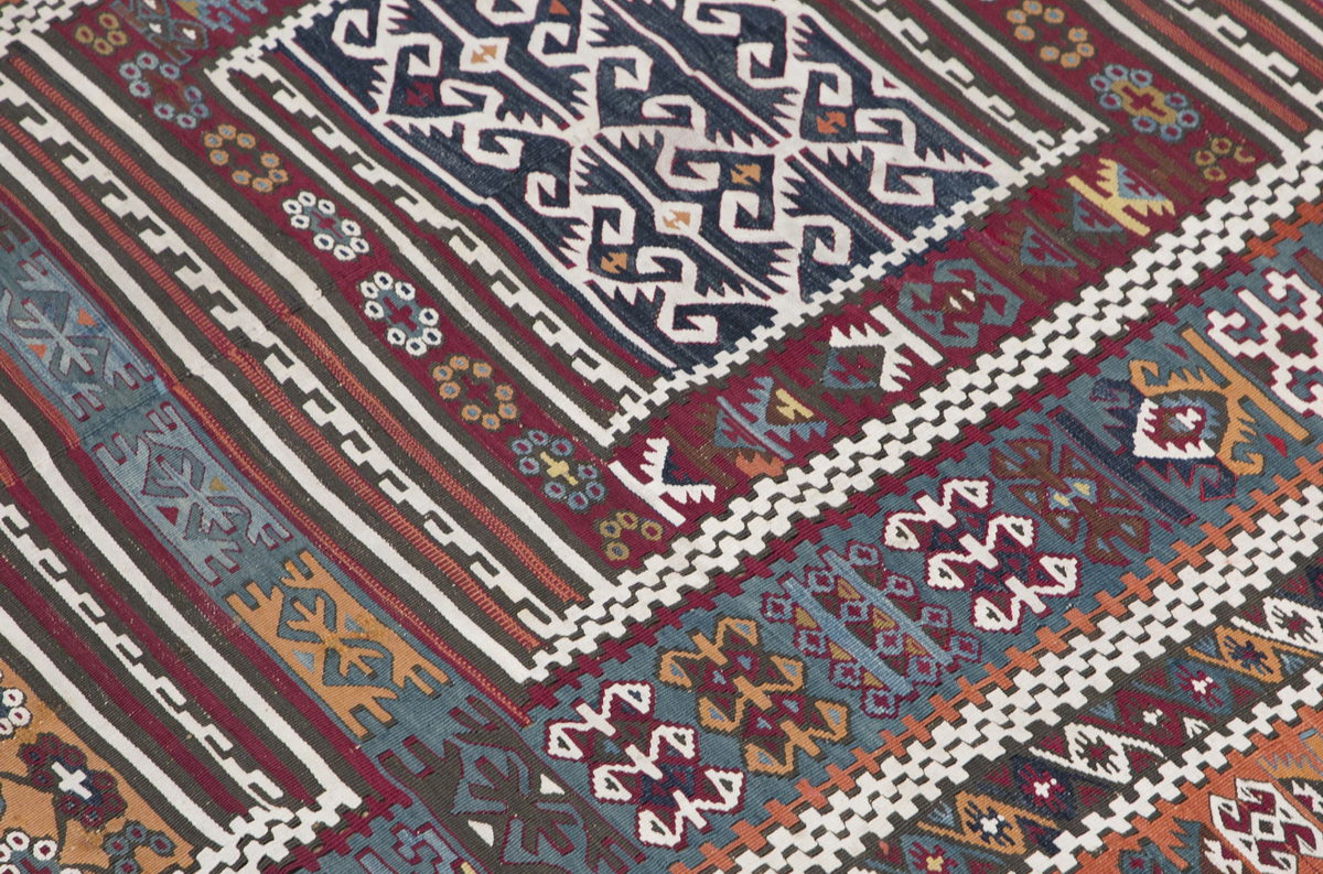 Kilim from Central Turkey, Çorum Area, 167 x 346 cm / 5'6 x 11'4 feet