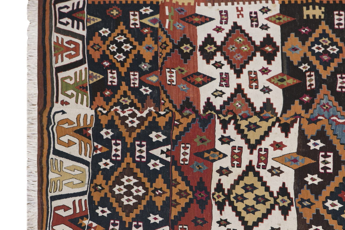 Konya Kilim, 172 x 340 cm / 5'8 x 11'2