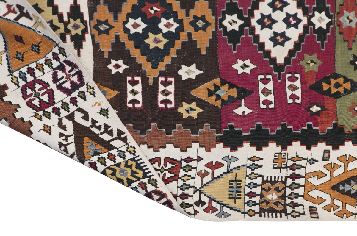 Konya Kilim, 172 x 340 cm / 5'8 x 11'2