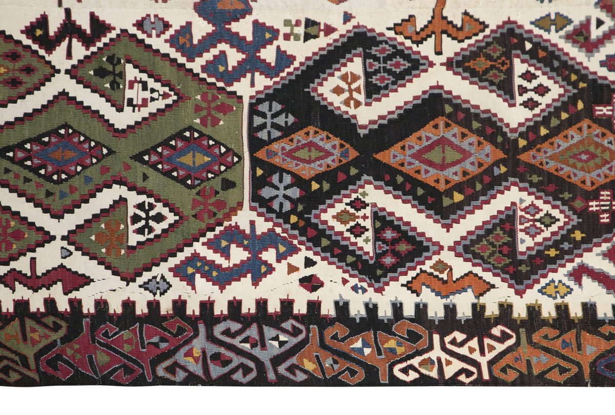 Konya Runner Kilim, 145 x 435 cm / 4'9 x 14'3 feet