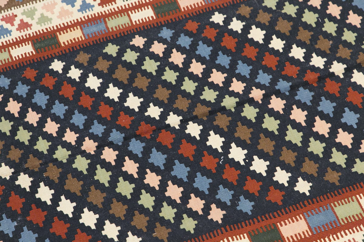 Kurdish Kilim, 137 x 285 cm / 4'6 x9'4 feet