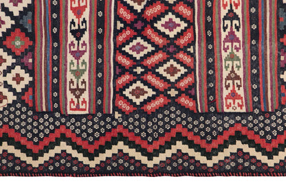 Kurdish Kilim, 146 x 226 cm / 4'9 x 7'5 feet