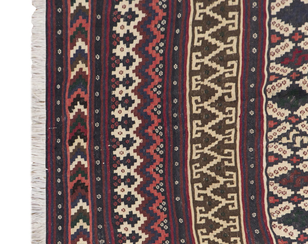 Kurdish Kilim, 155 x 220 cm / 5'1 x 7'3 feet