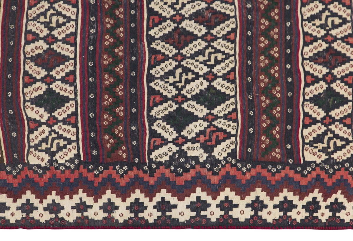 Kurdish Kilim, 155 x 220 cm / 5'1 x 7'3 feet