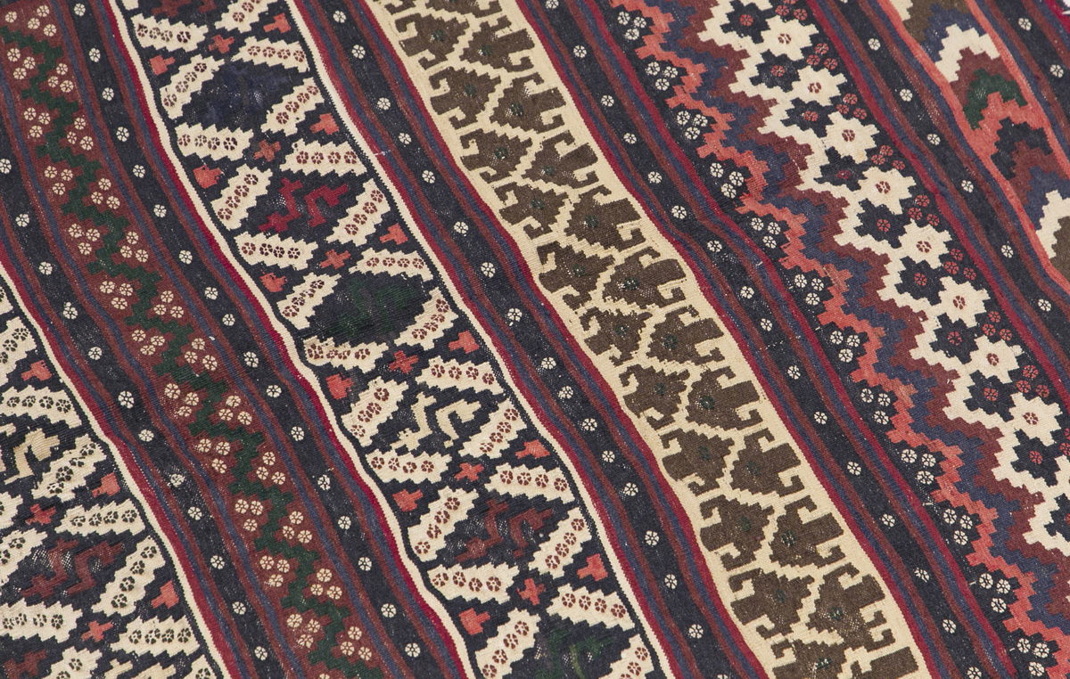 Kurdish Kilim, 155 x 220 cm / 5'1 x 7'3 feet