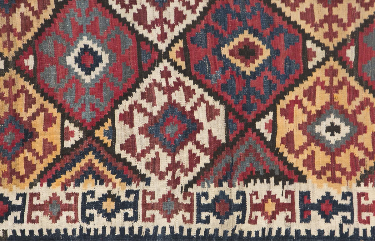 Kurdish Kilim, 170 x 260 cm / 5'7 x 8'6 feet