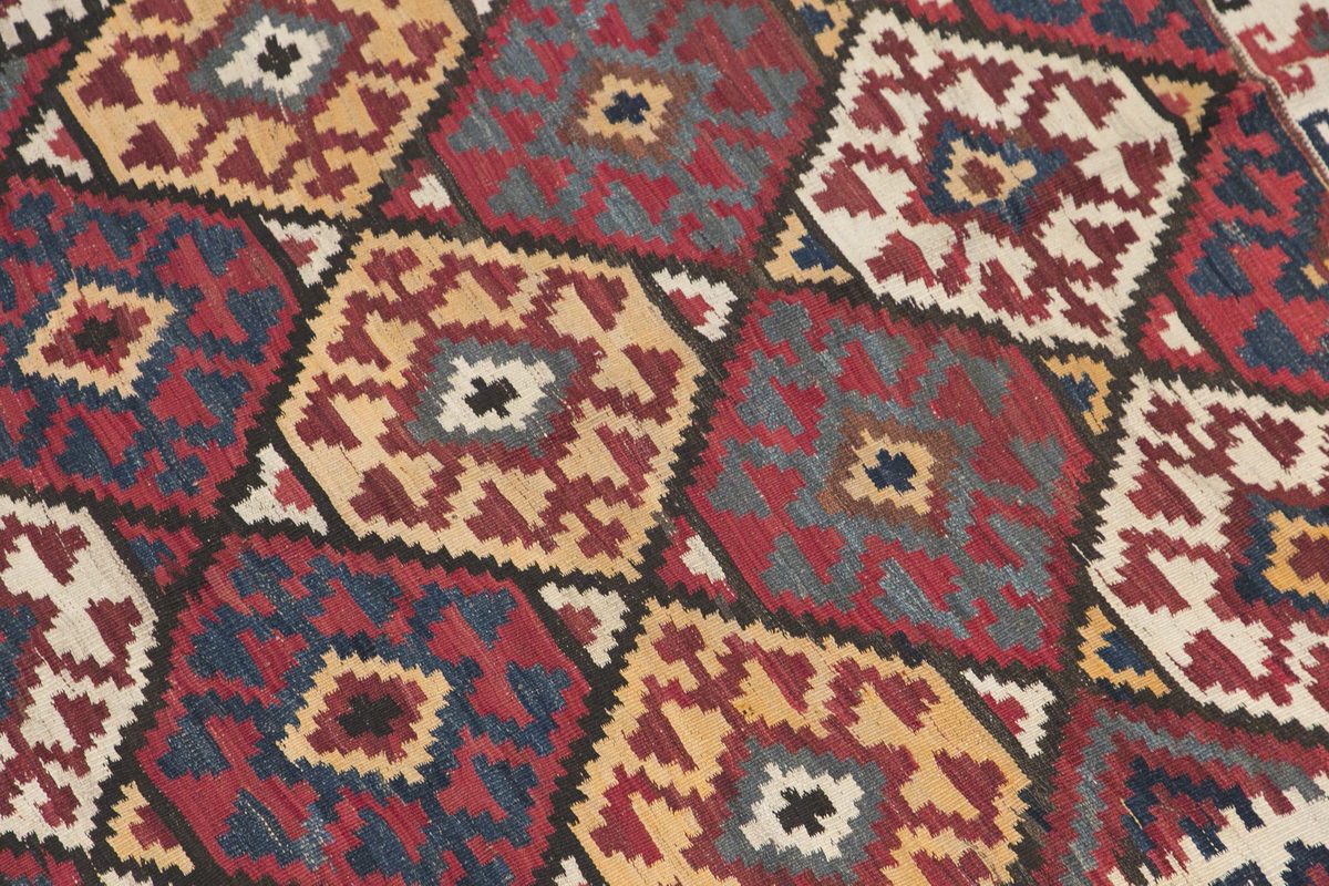 Kurdish Kilim, 170 x 260 cm / 5'7 x 8'6 feet