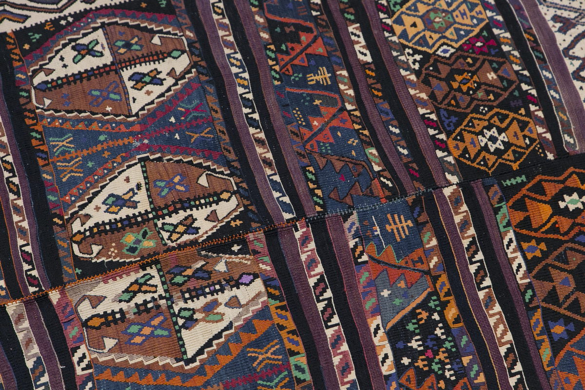 Lake Van Kilim,  158 x 207 cm / 5'2 x 6'9 feet
