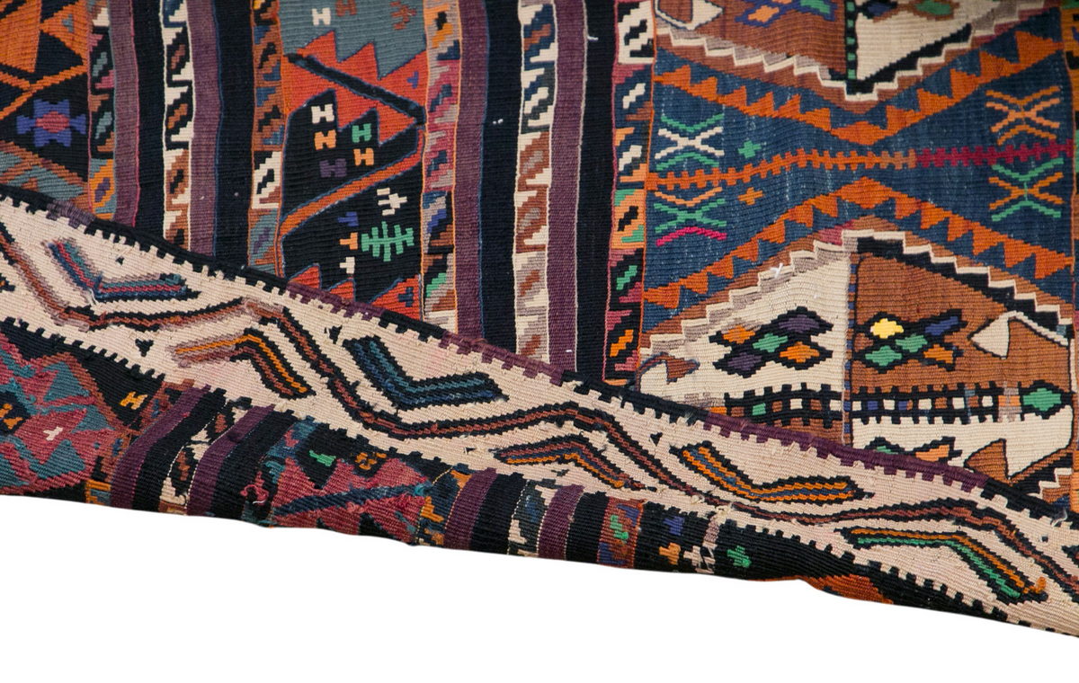 Lake Van Kilim,  158 x 207 cm / 5'2 x 6'9 feet