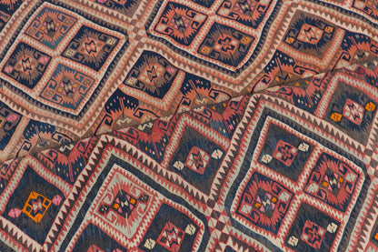 Lake Van Kilim, 100 Years Old, 175 x 287 cm / 5'9 x 9'5 feet