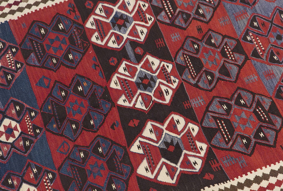 Lake Van Kilim, 112 x 240 cm, 3'8 x 8 feet