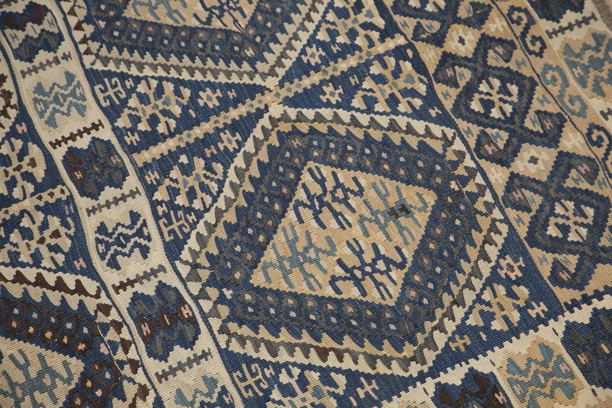 Lake Van Kilim, 140 x 220 cm, 4'7 x 7'3 feet
