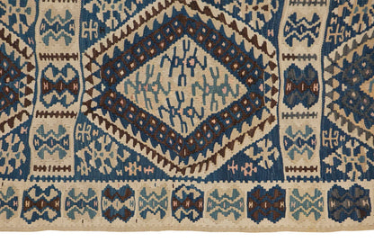 Lake Van Kilim, 140 x 220 cm, 4'7 x 7'3 feet