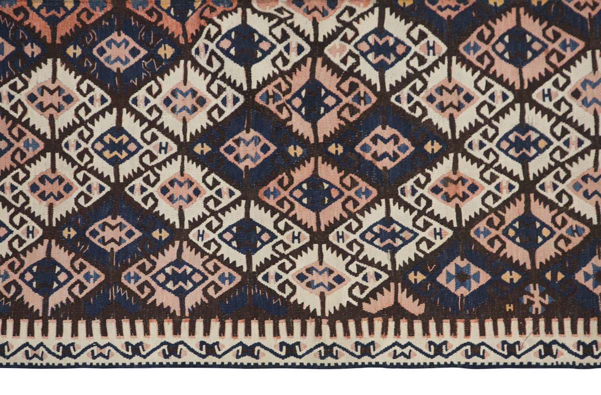 Lake Van Kilim, 150 x 225 cm / 5 x 7'5 feet