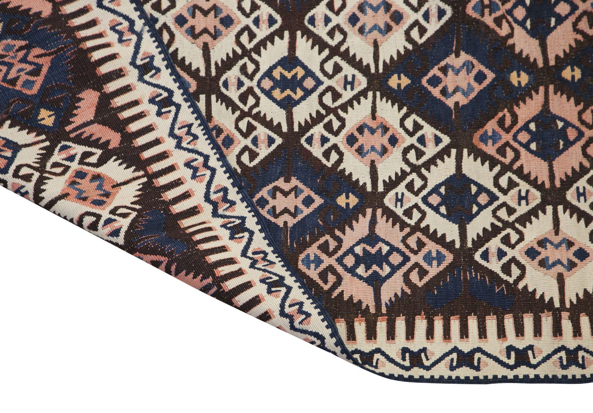 Lake Van Kilim, 150 x 225 cm / 5 x 7'5 feet
