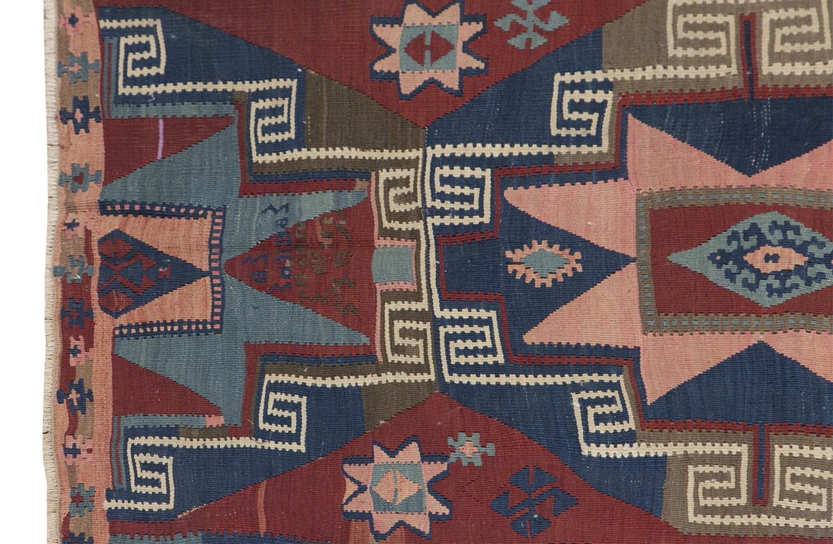 Lake Van Kilim, 162 x 285 cm / 5'4 x 9'4 feet