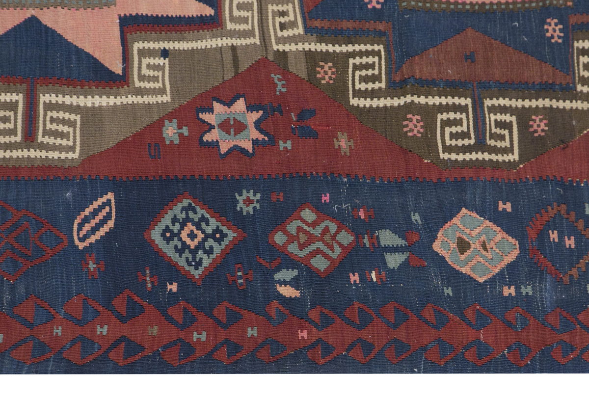 Lake Van Kilim, 162 x 285 cm / 5'4 x 9'4 feet