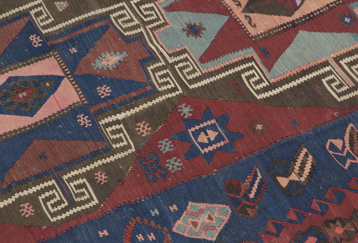 Lake Van Kilim, 162 x 285 cm / 5'4 x 9'4 feet