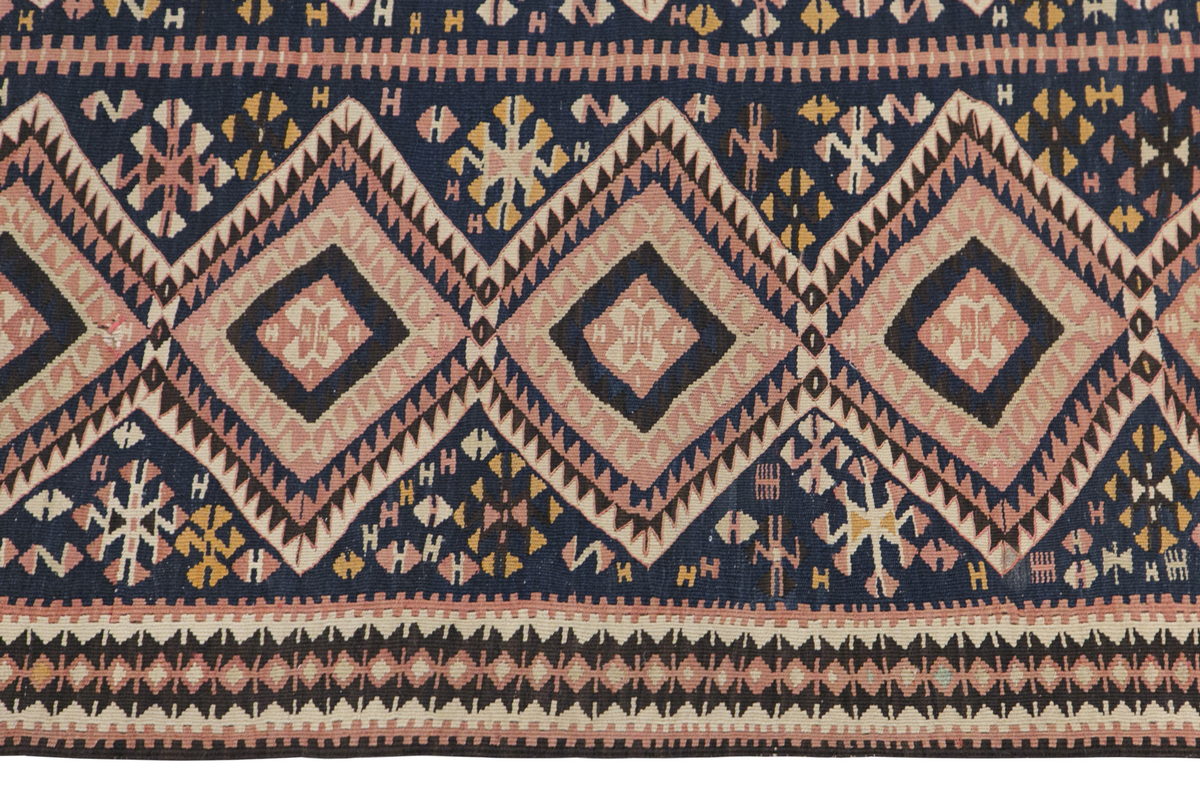 Lake Van Kilim, 181 x 212 cm / 6 x 7 feet