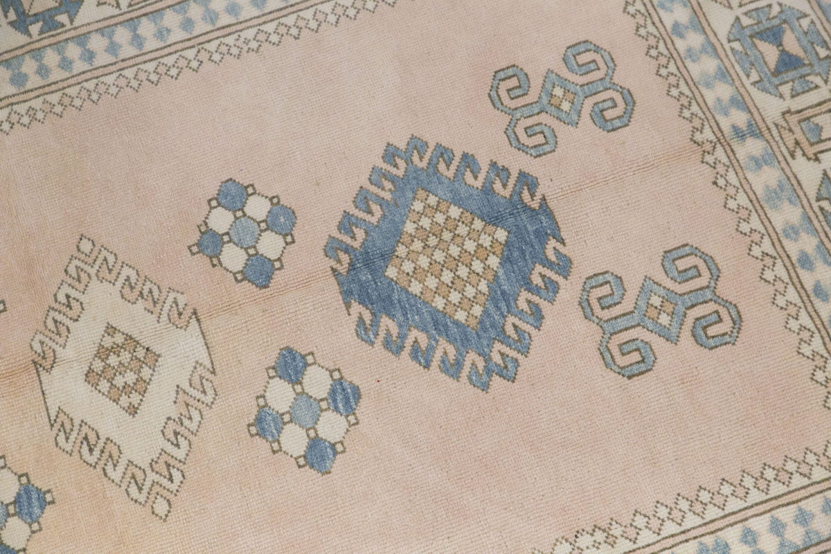 Large Rug, 5'7 x 7'6 feet / 182 x 310 cm