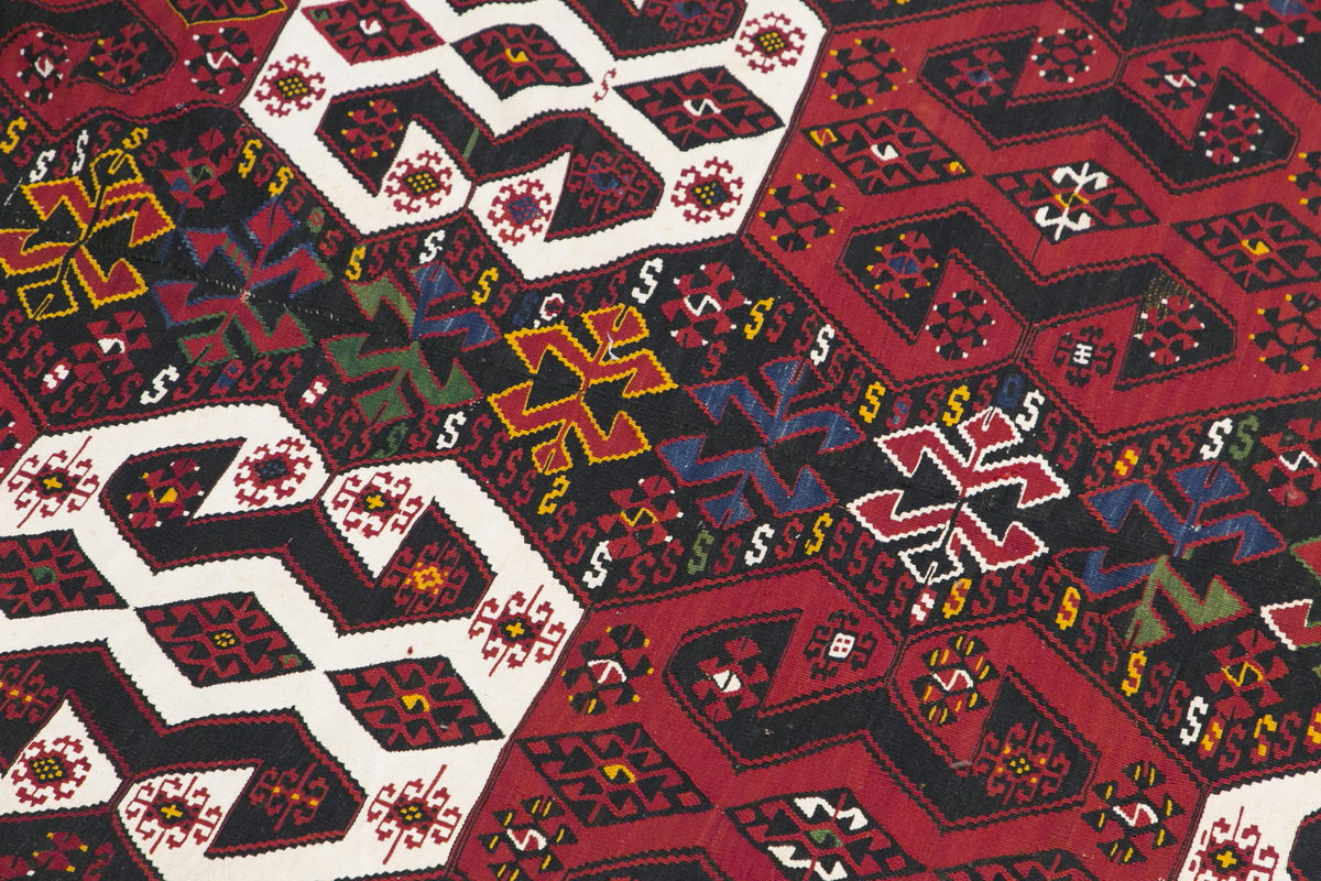 Malatya Kilim, 177 x 360 cm / 6 x 12 feet